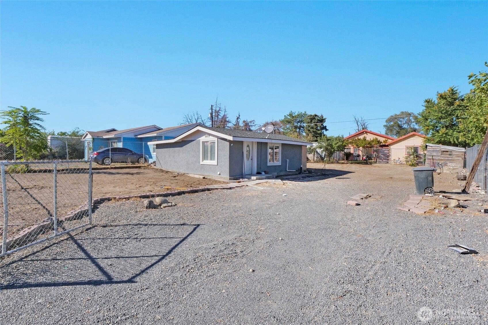 Highland Dr Ne, Moses Lake, WA 98837