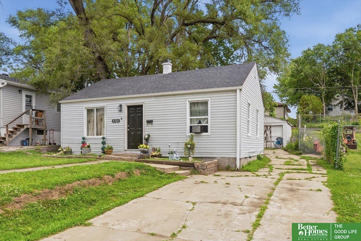 N 33rd Ave, Omaha, NE 68111