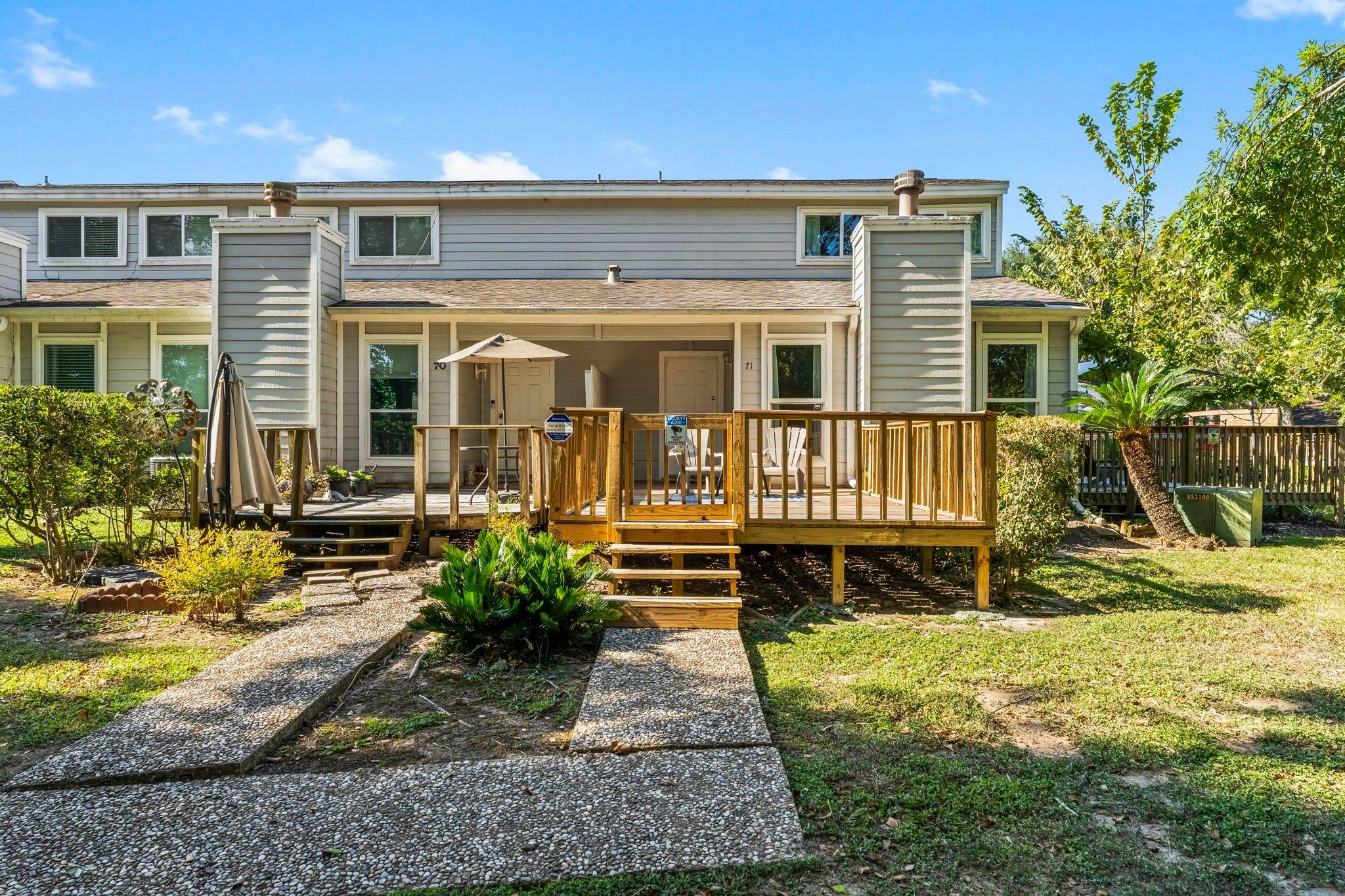 Hideaway Dr, Friendswood, TX 77546