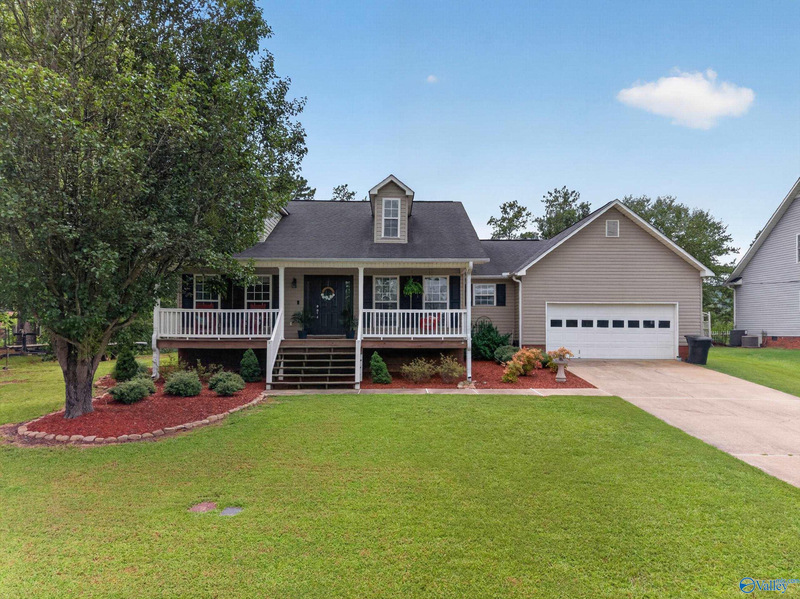 Camden Cove Ln, Gadsden, AL 35903