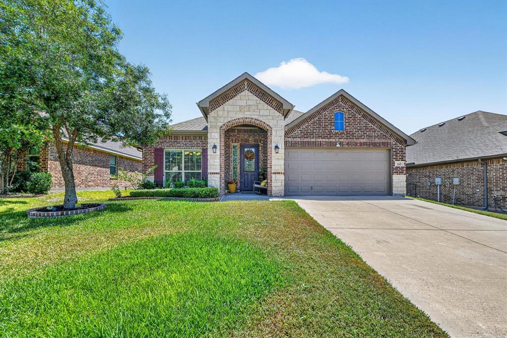 Carson Dr, Waxahachie, TX 75167