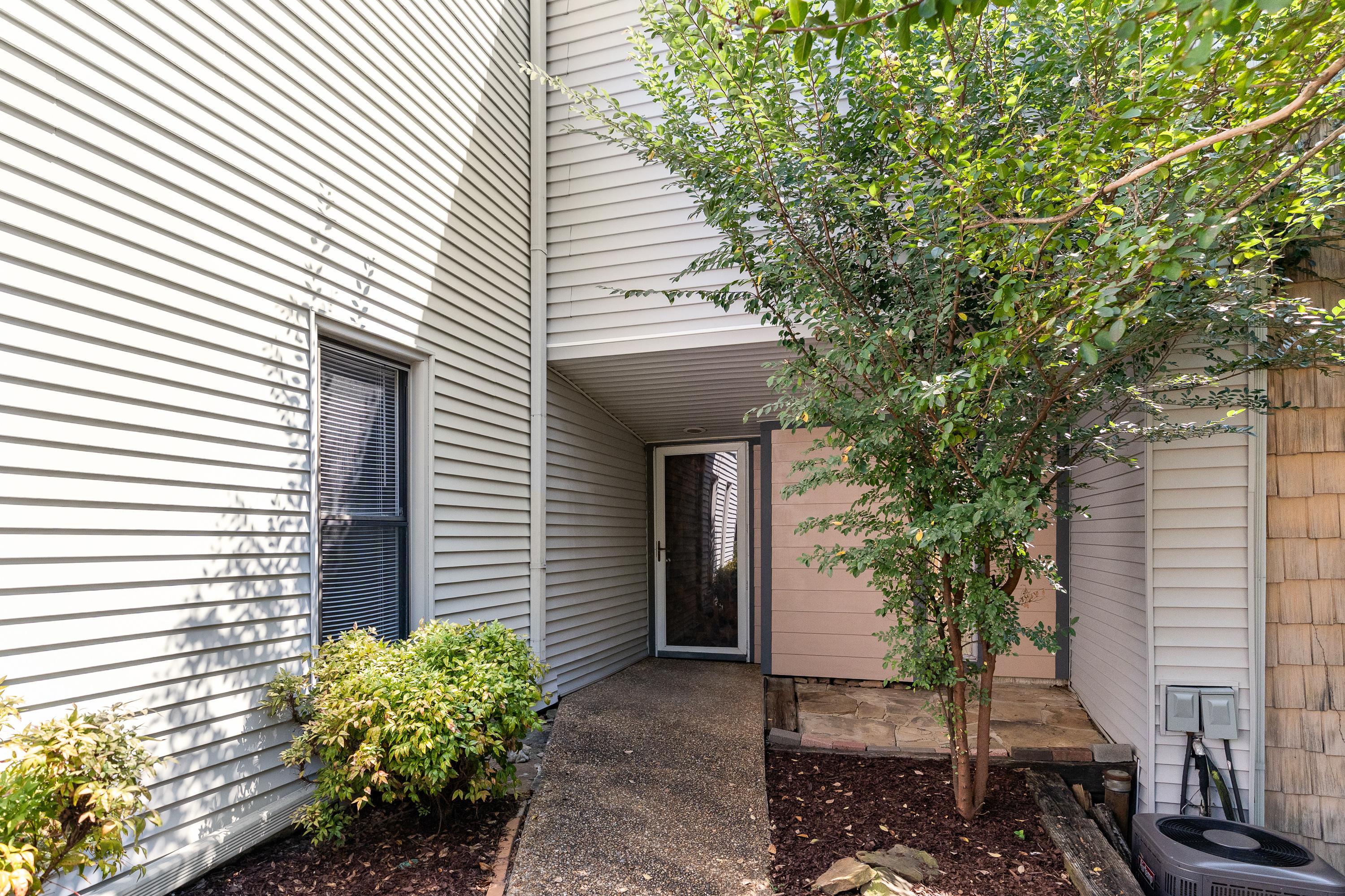 Berrywood Dr, Vestavia Hills, AL 35216
