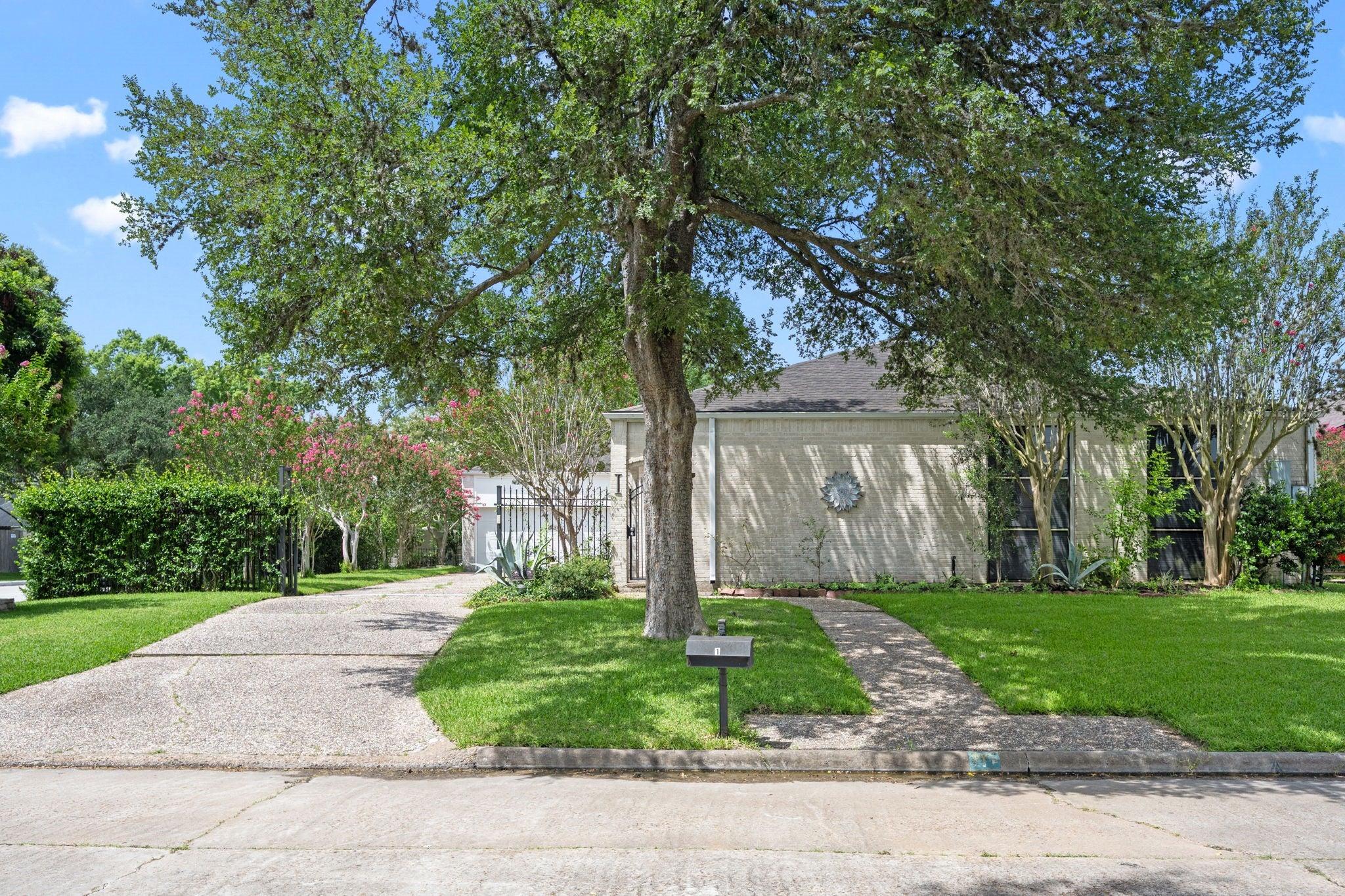Wellington Ln, Sugar Land, TX 77478