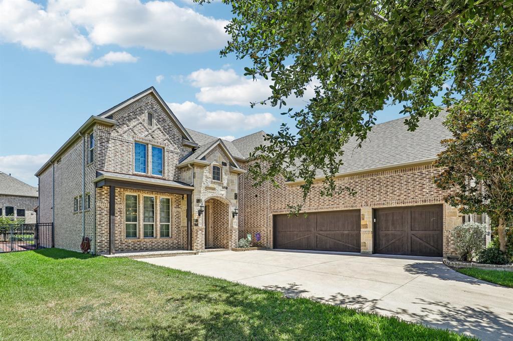 Blue Lake Blvd, Arlington, TX 76005