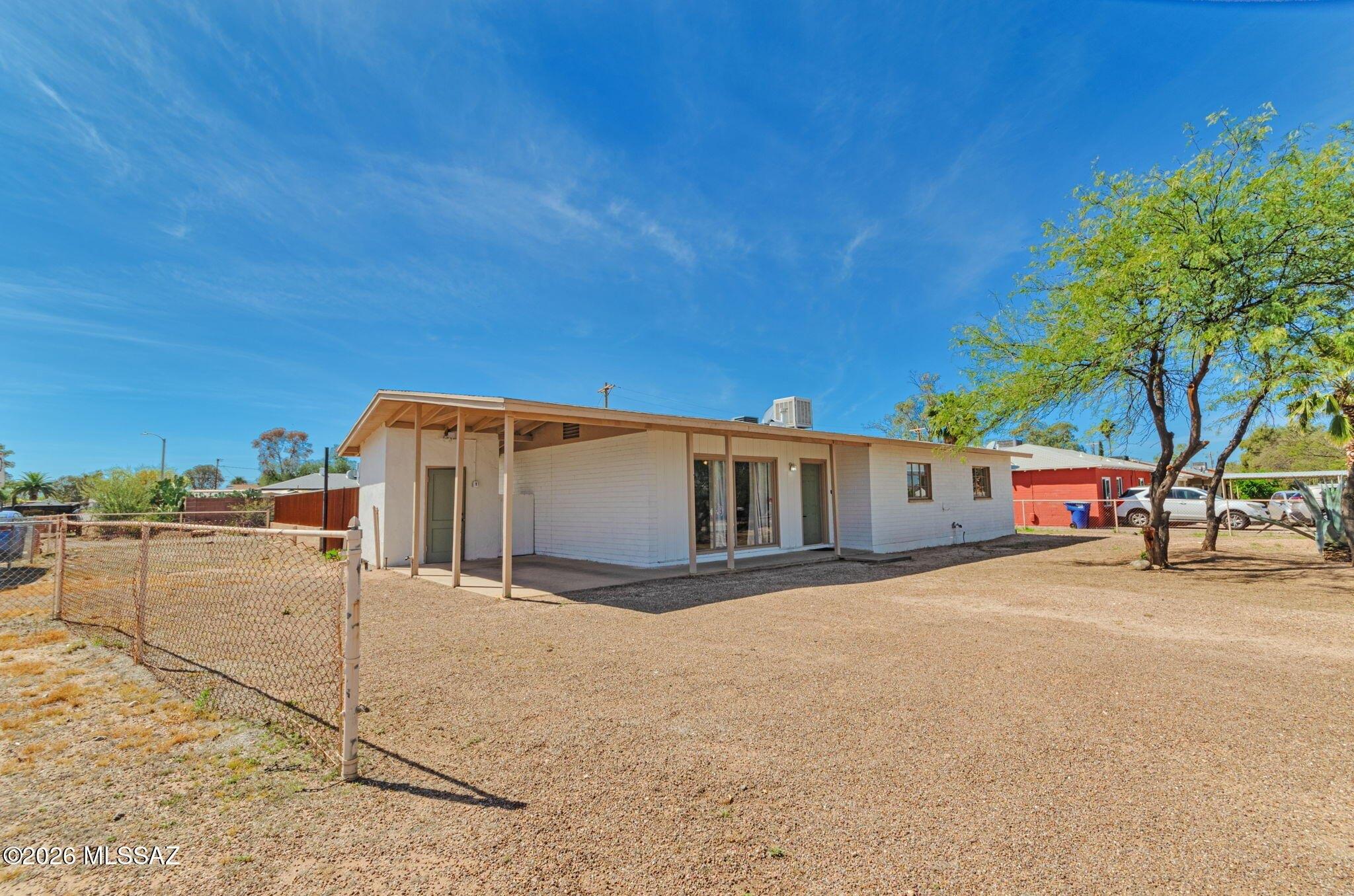 E 17th St, Tucson, AZ 85711