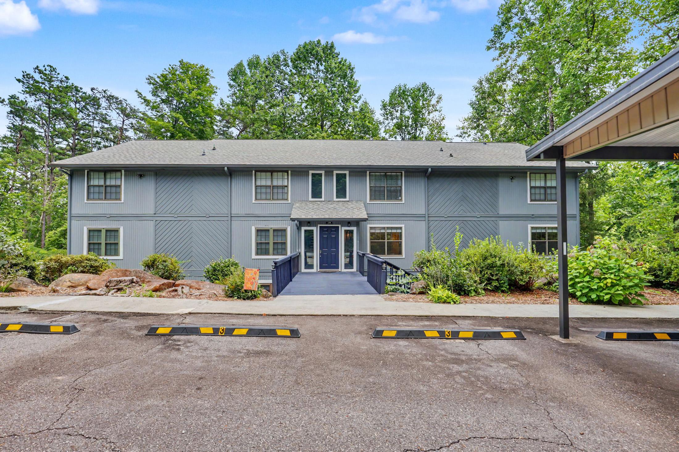 Stornoway Dr, Clayton, GA 30525