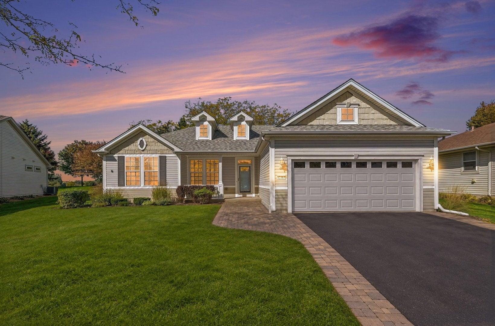 Hickory Ct, Huntley, IL 60142