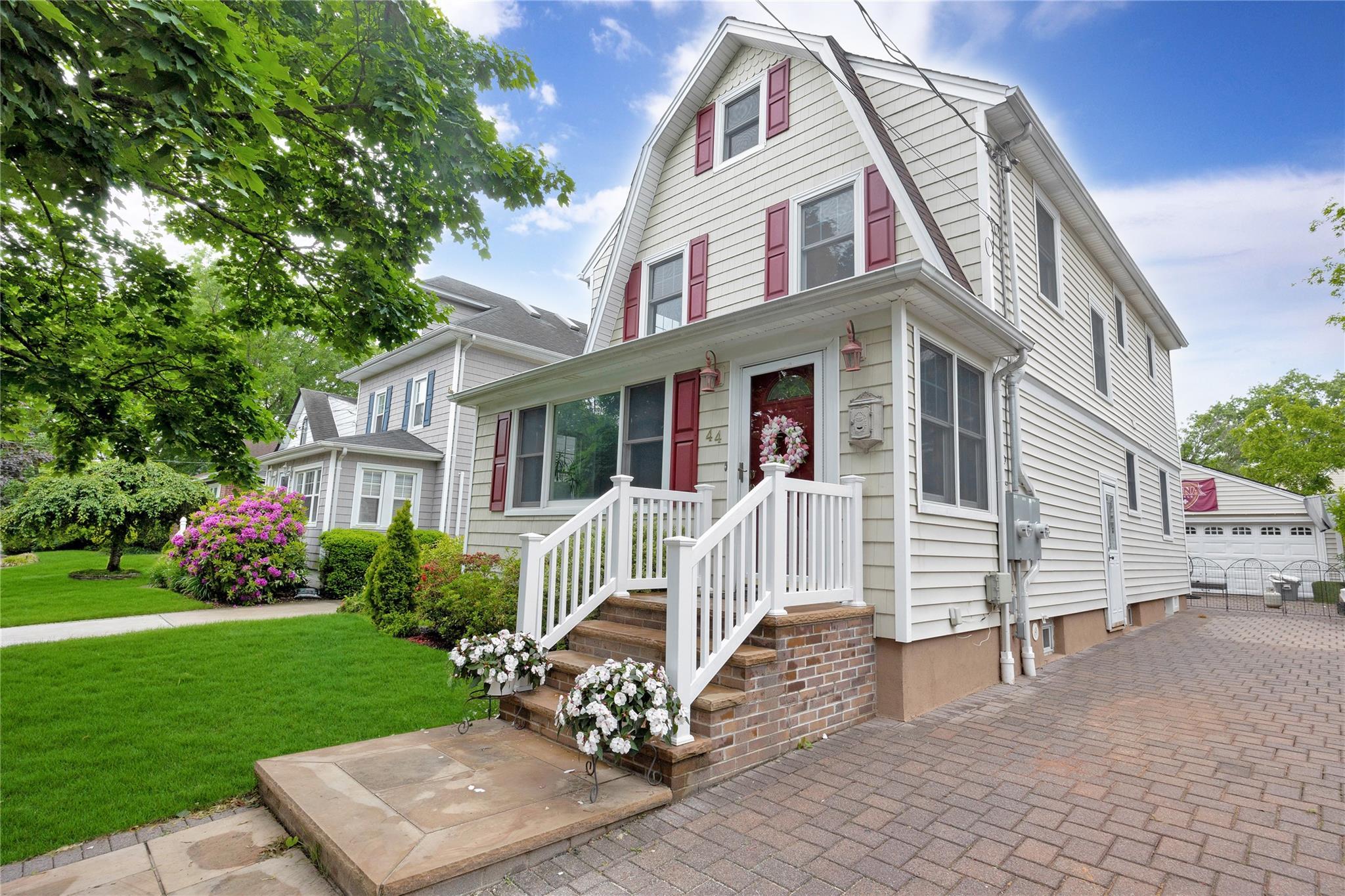 Geranium Ave, Floral Park, NY 11001
