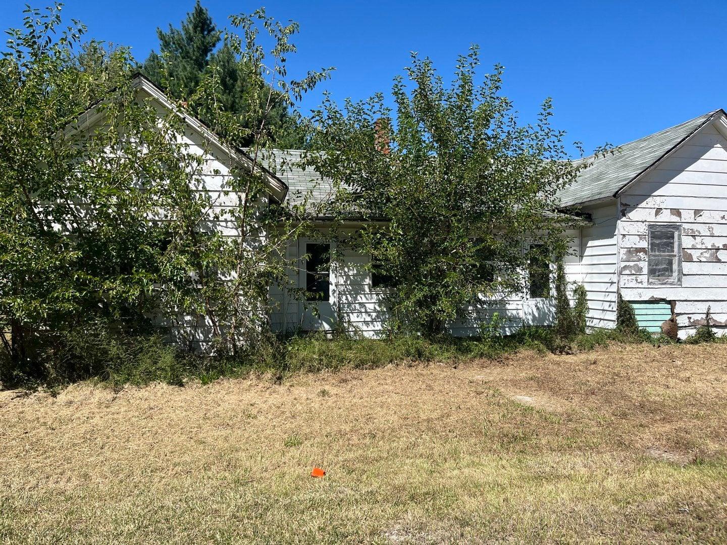Mclean St, Colchester, IL 62326