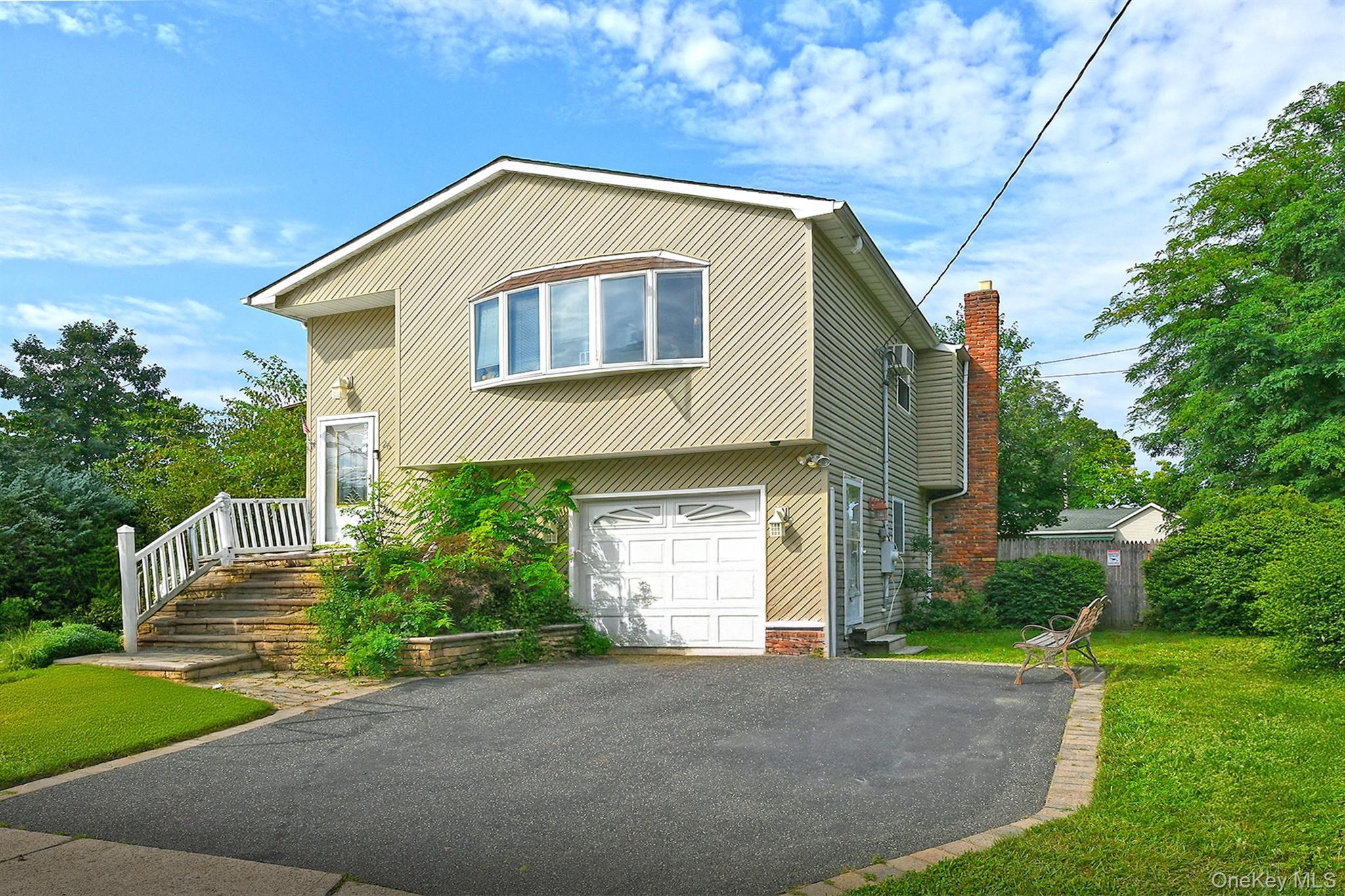 Brandy Ave, Holbrook, NY 11741