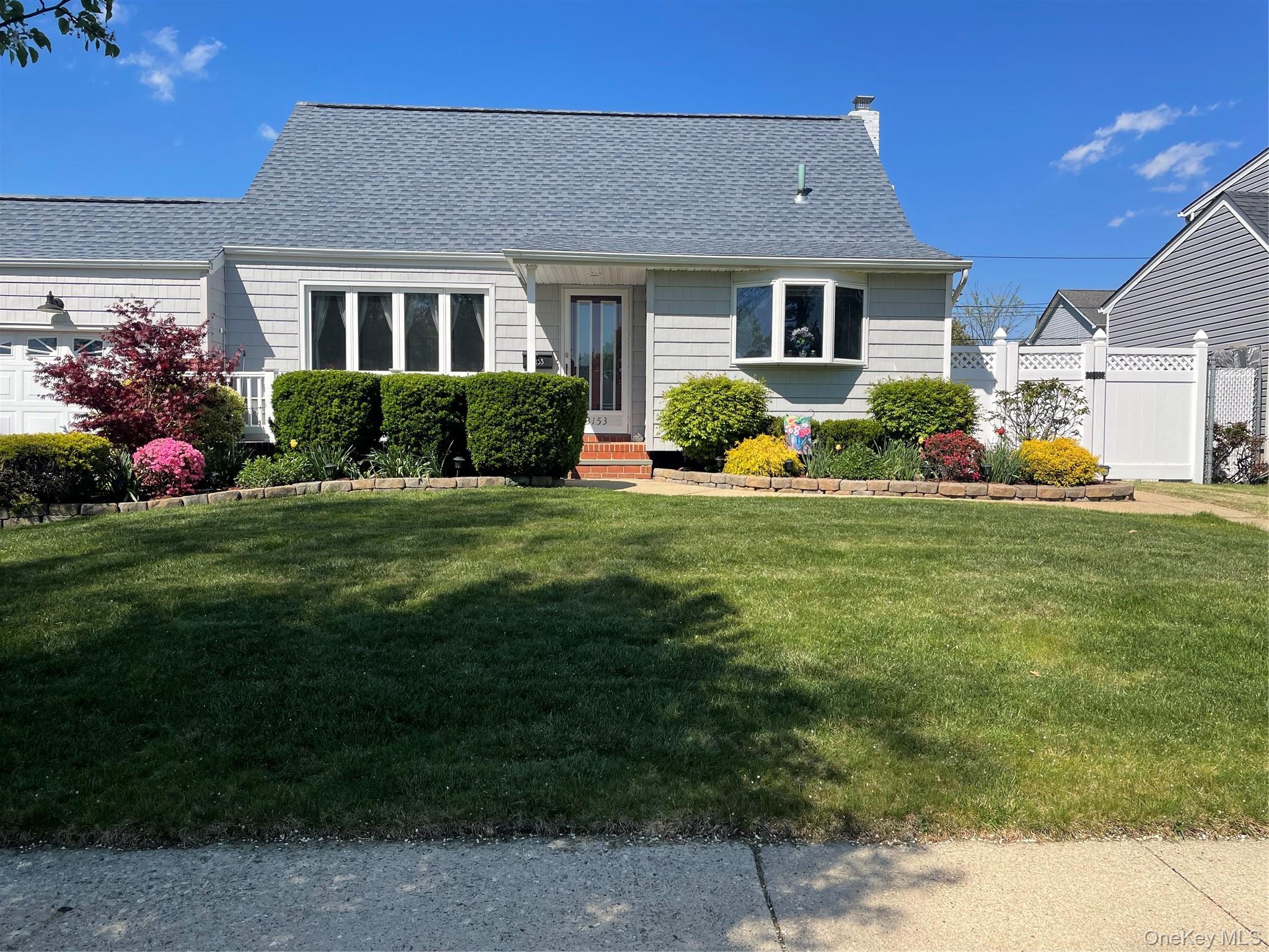 Ward Ln, Wantagh, NY 11793
