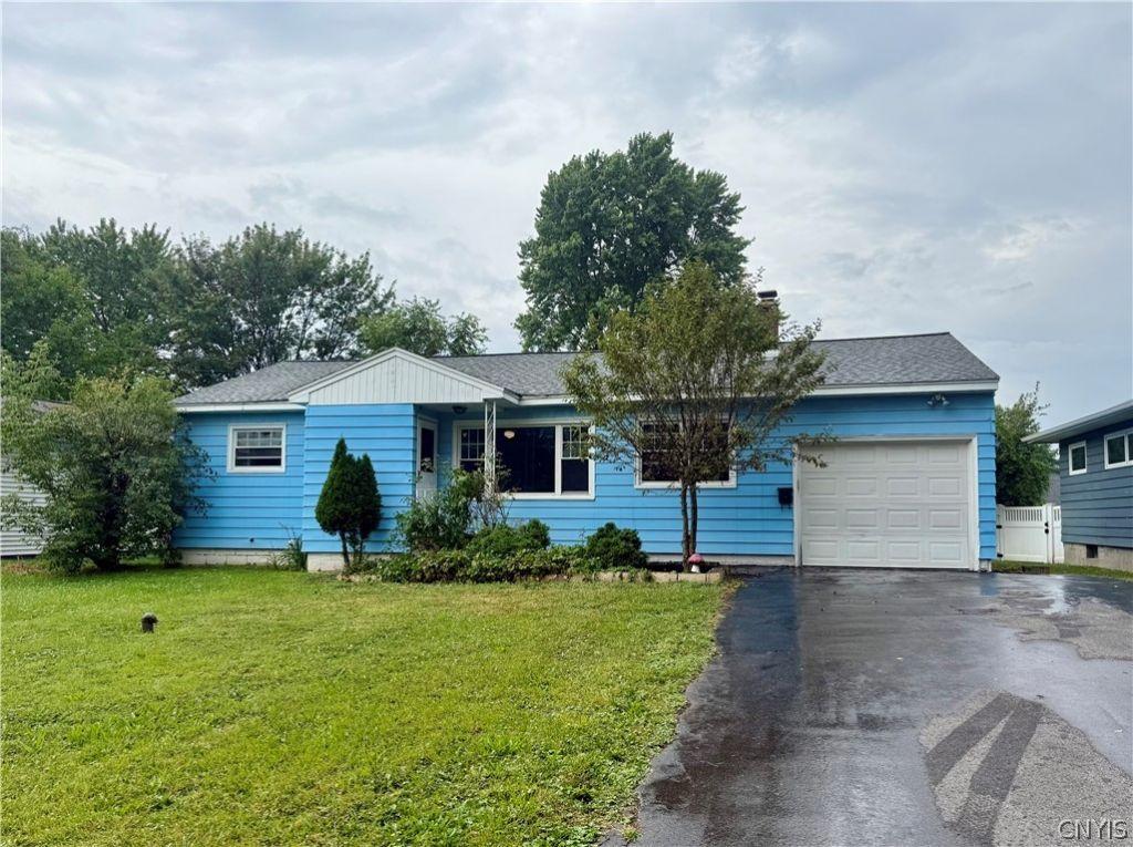 Traister Dr, Liverpool, NY 13088