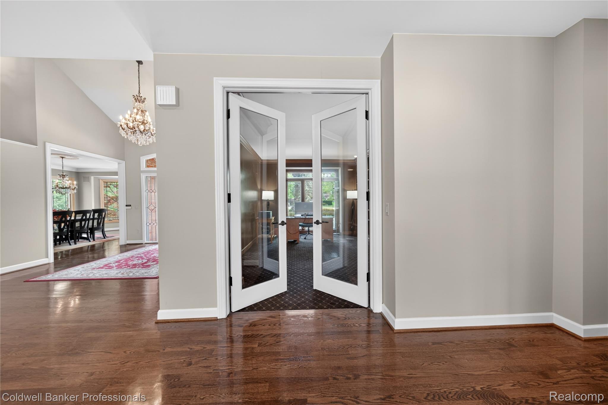 Shore Hill Ct, West Bloomfield, MI 48323