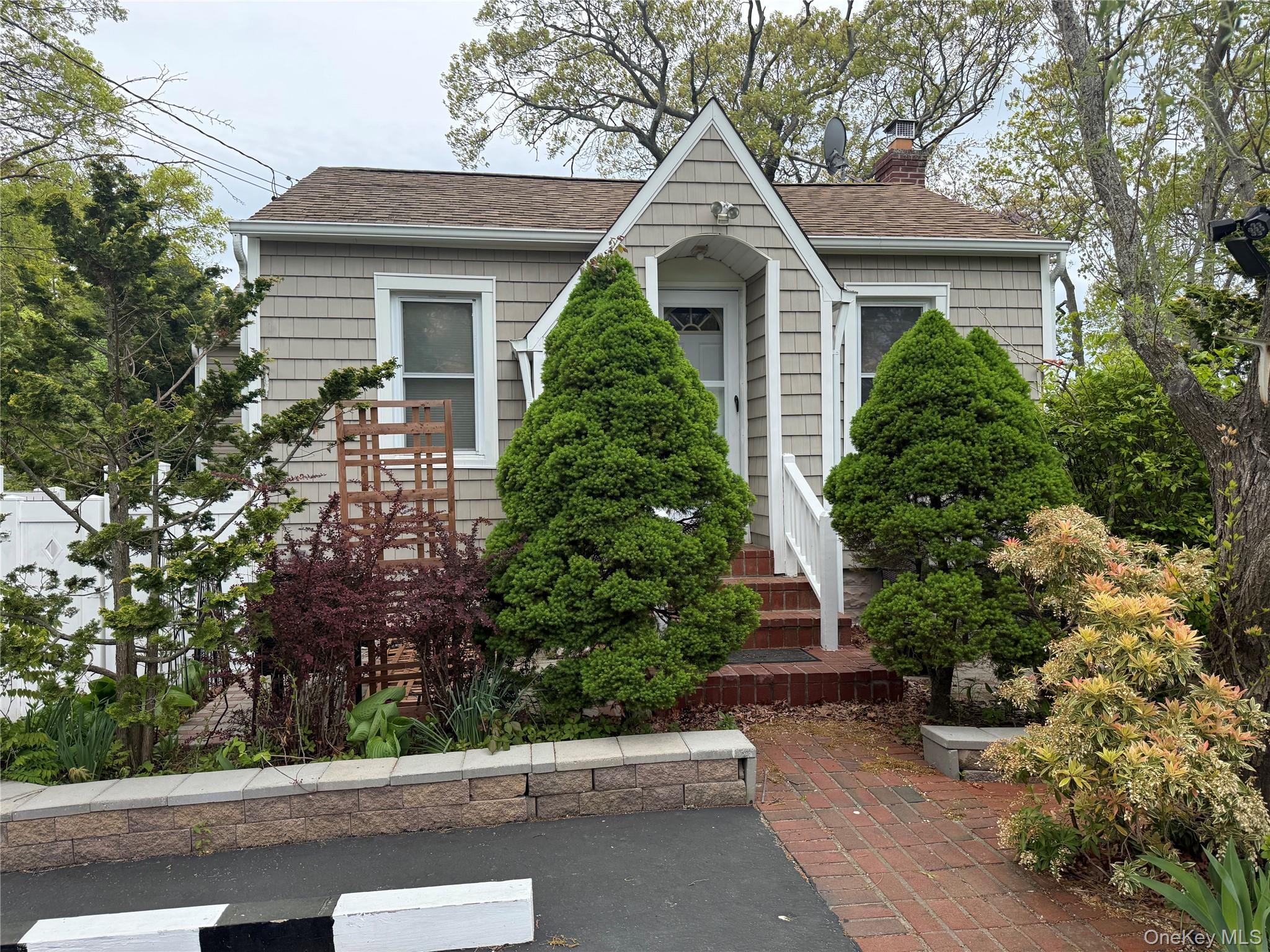 Long Beach Dr, Sound Beach, NY 11789