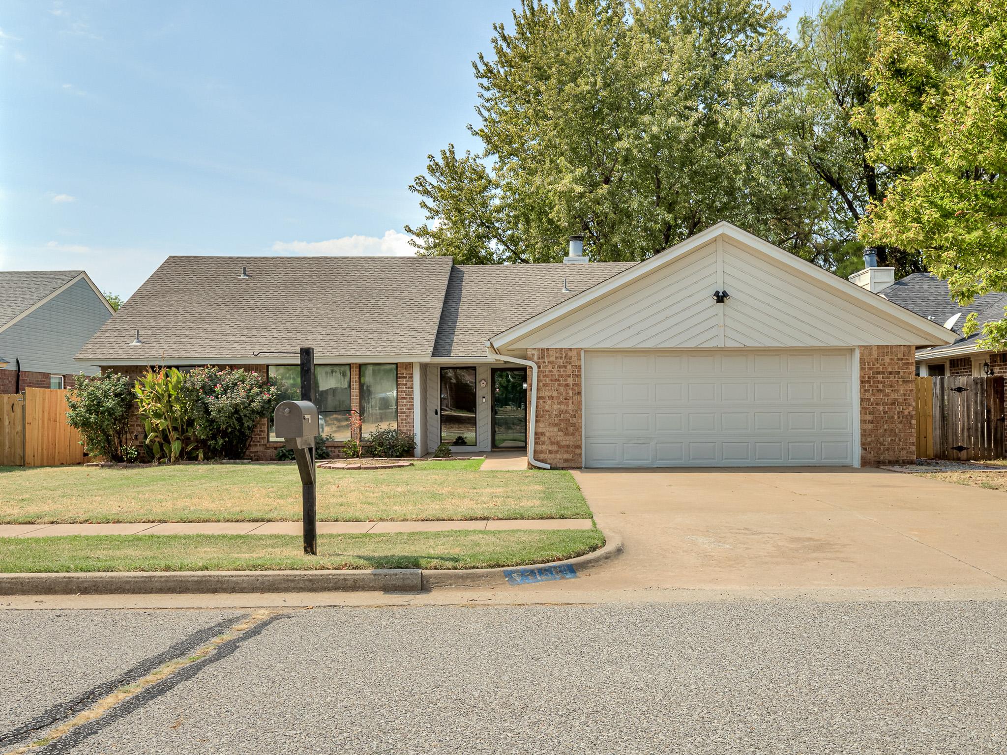 Sand Springs Trl, Edmond, OK 73013
