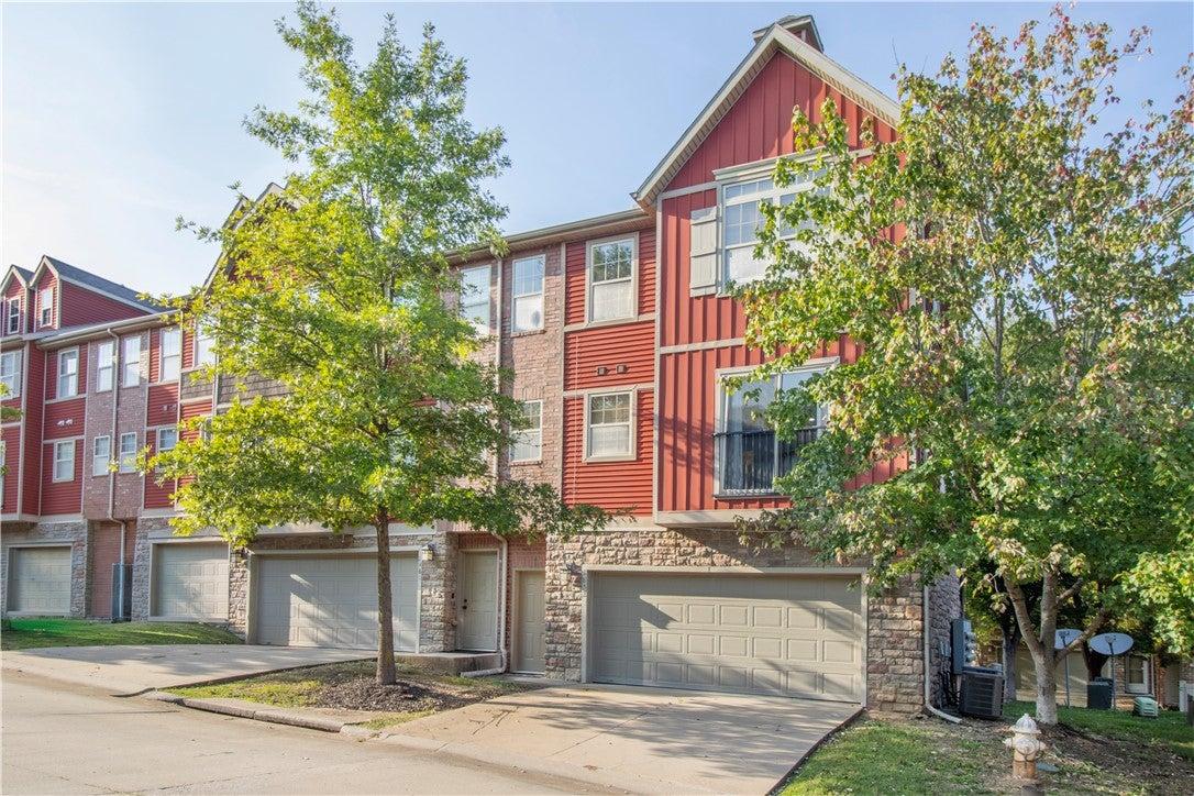 W Hillshire Dr, Fayetteville, AR 72704
