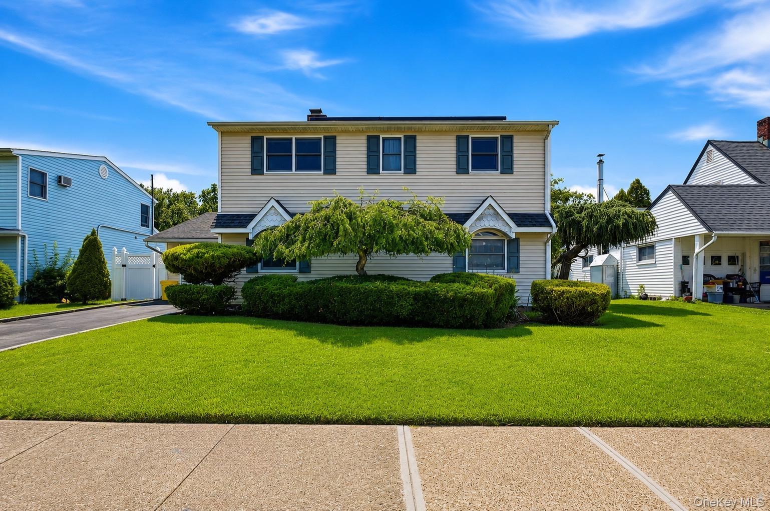 Cable Ln, Hicksville, NY 11801
