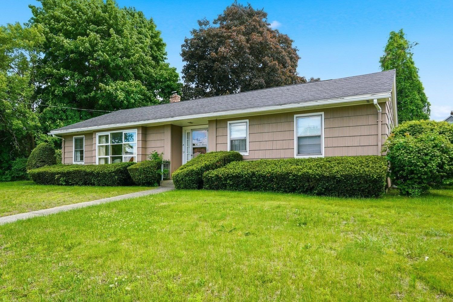Slater St, Webster, MA 01570