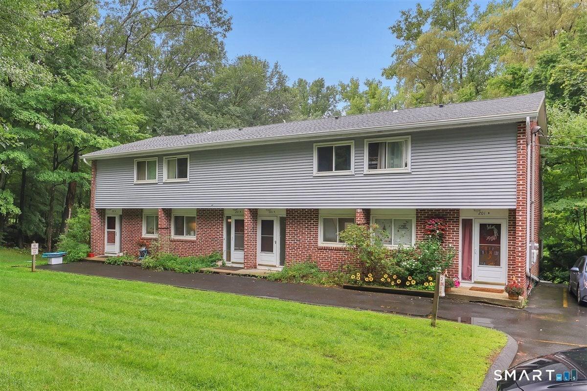Baxter Rd, Storrs Mansfield, CT 06268