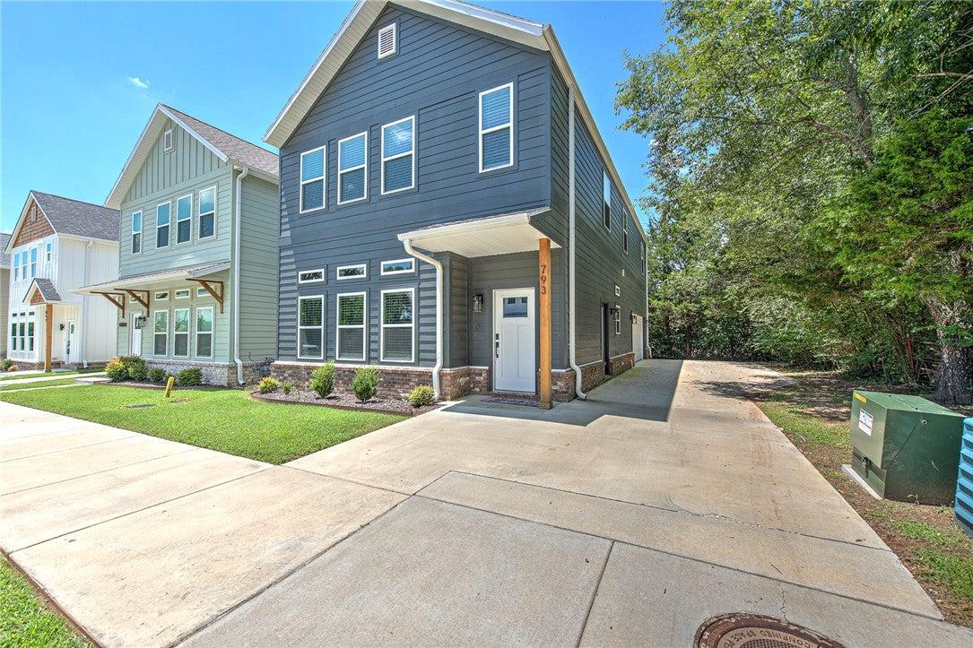 Jagger Ln, Fayetteville, AR 72701