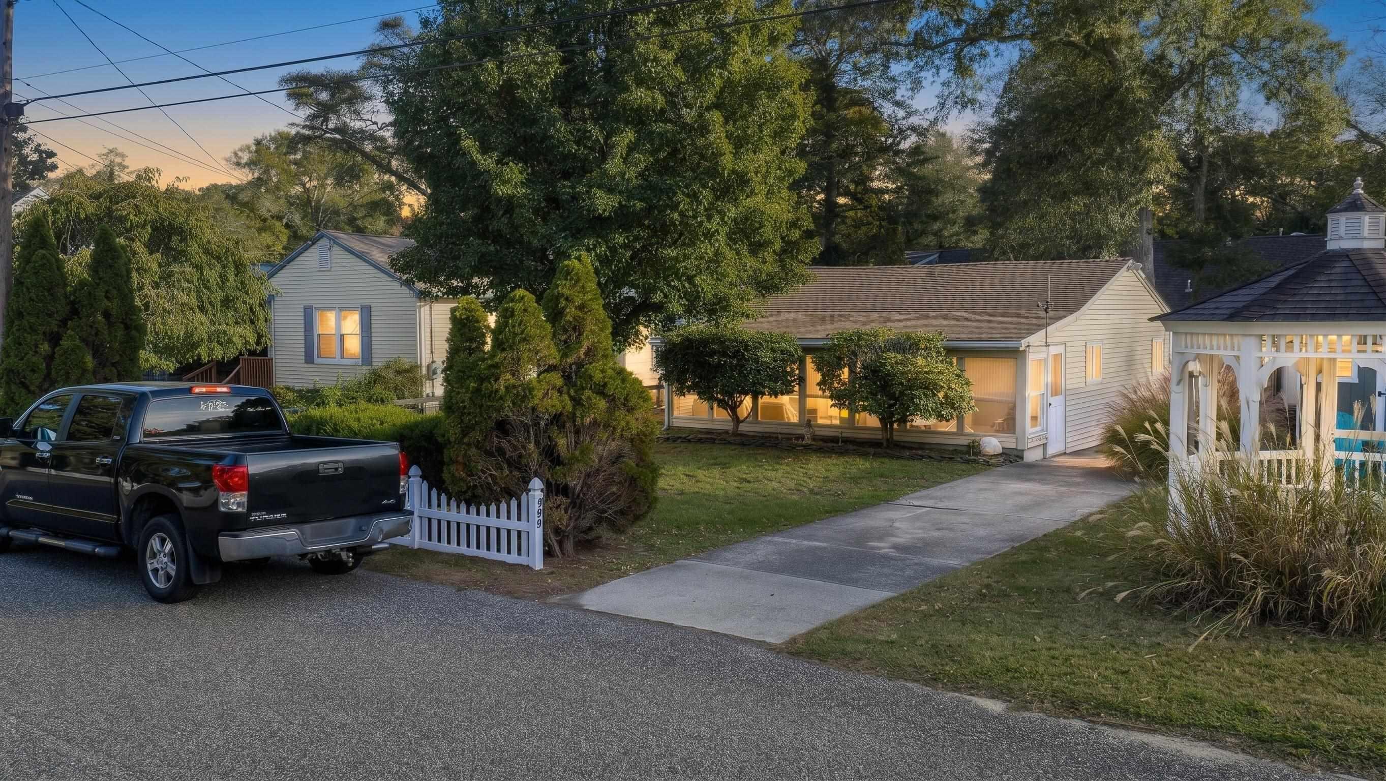 Hollywood Rd, Villas, NJ 08251
