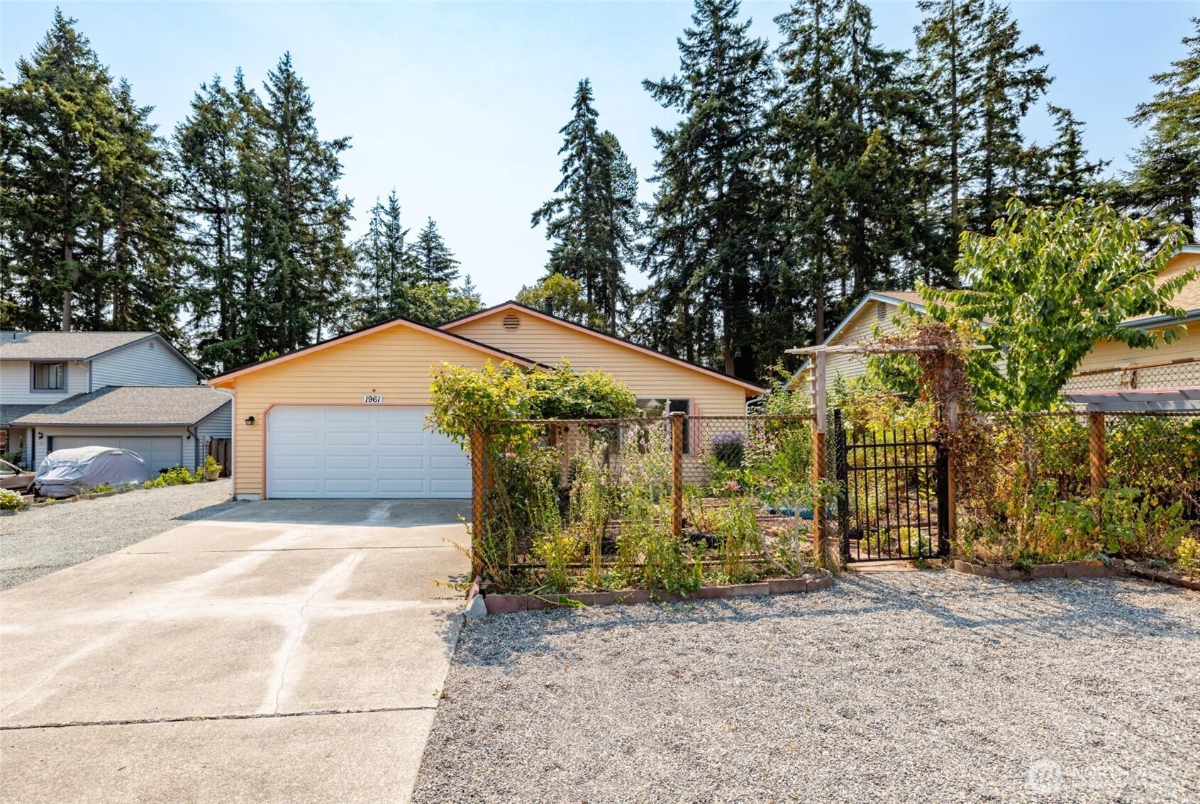 Ne 9th Ave, Oak Harbor, WA 98277