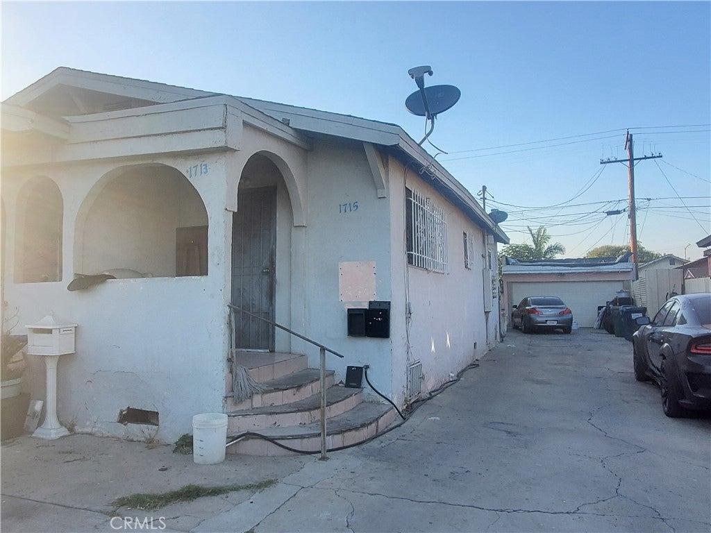E 70th St, Los Angeles, CA 90001
