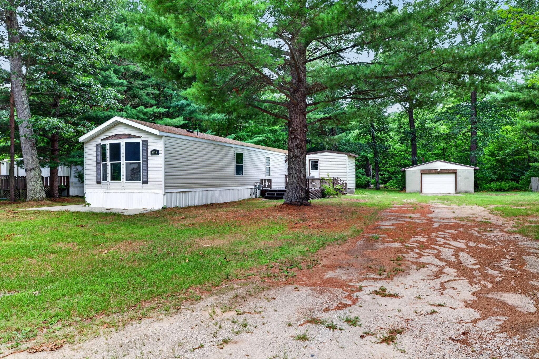 E Lane Dr, Montague, MI 49437