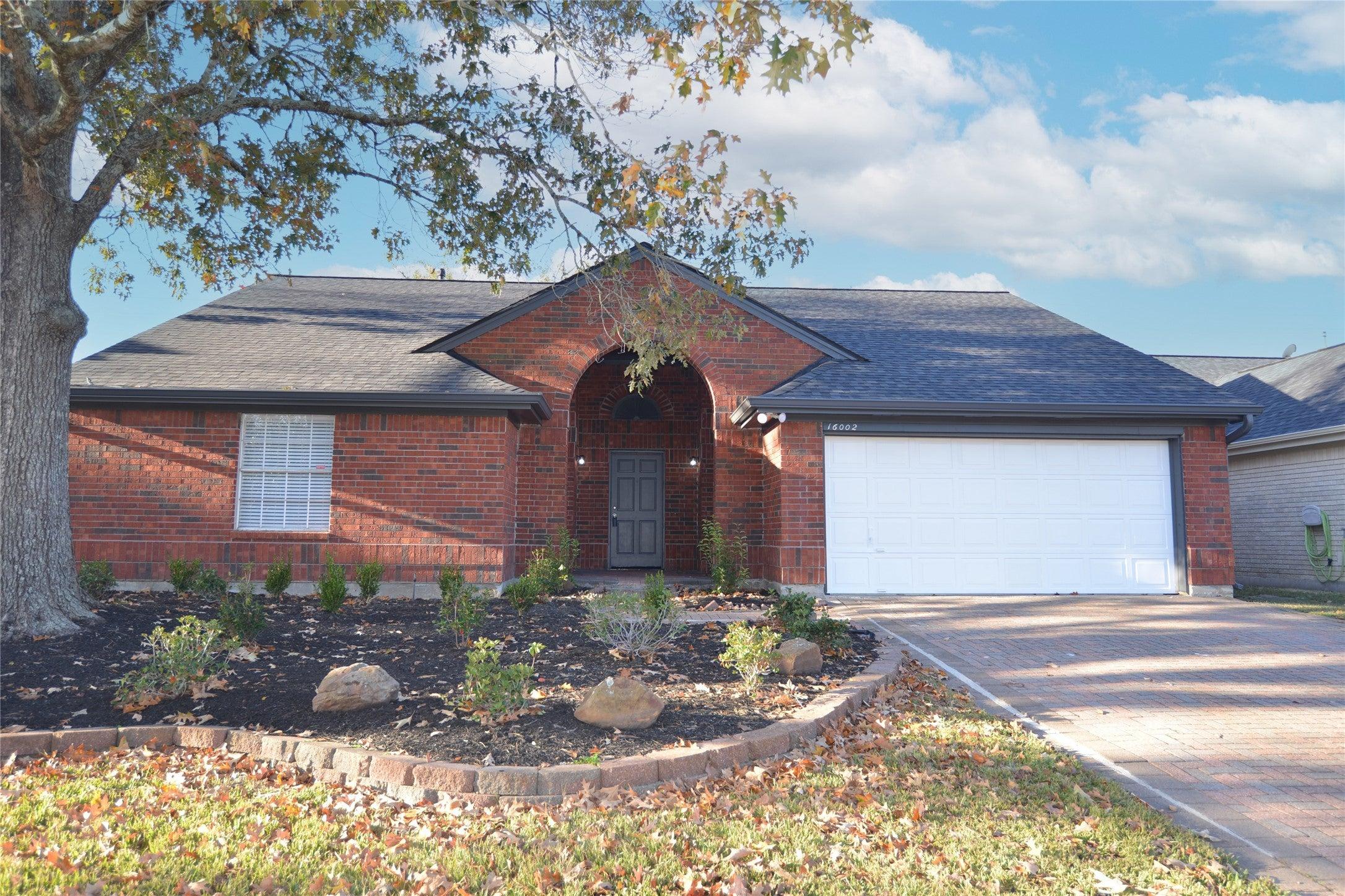 Stonemede Dr, Friendswood, TX 77546