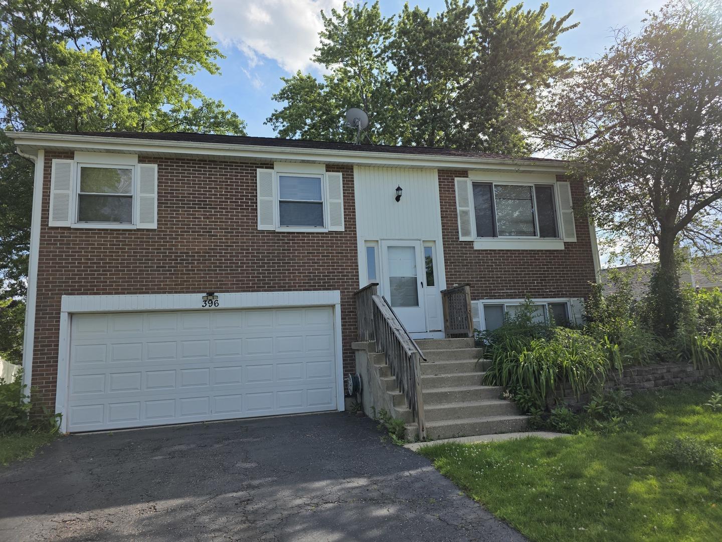 Woodhollow Ln, Bartlett, IL 60103