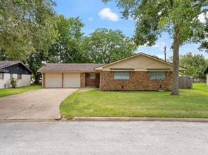 Crescent Dr, Bay City, TX 77414