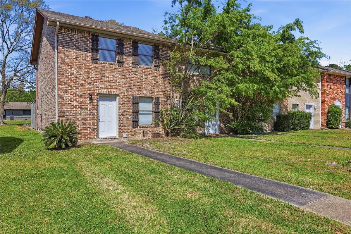 Moore Dr, Vidor, TX 77662