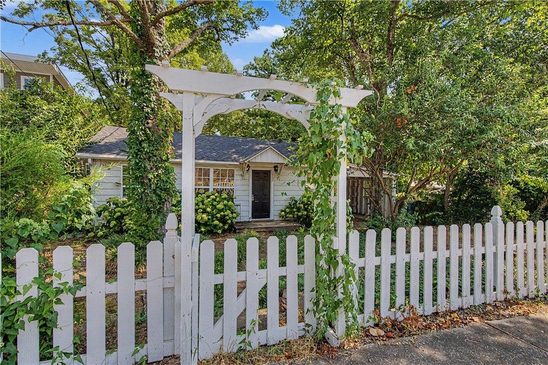 S Van Buren Ave, Fayetteville, AR 72701
