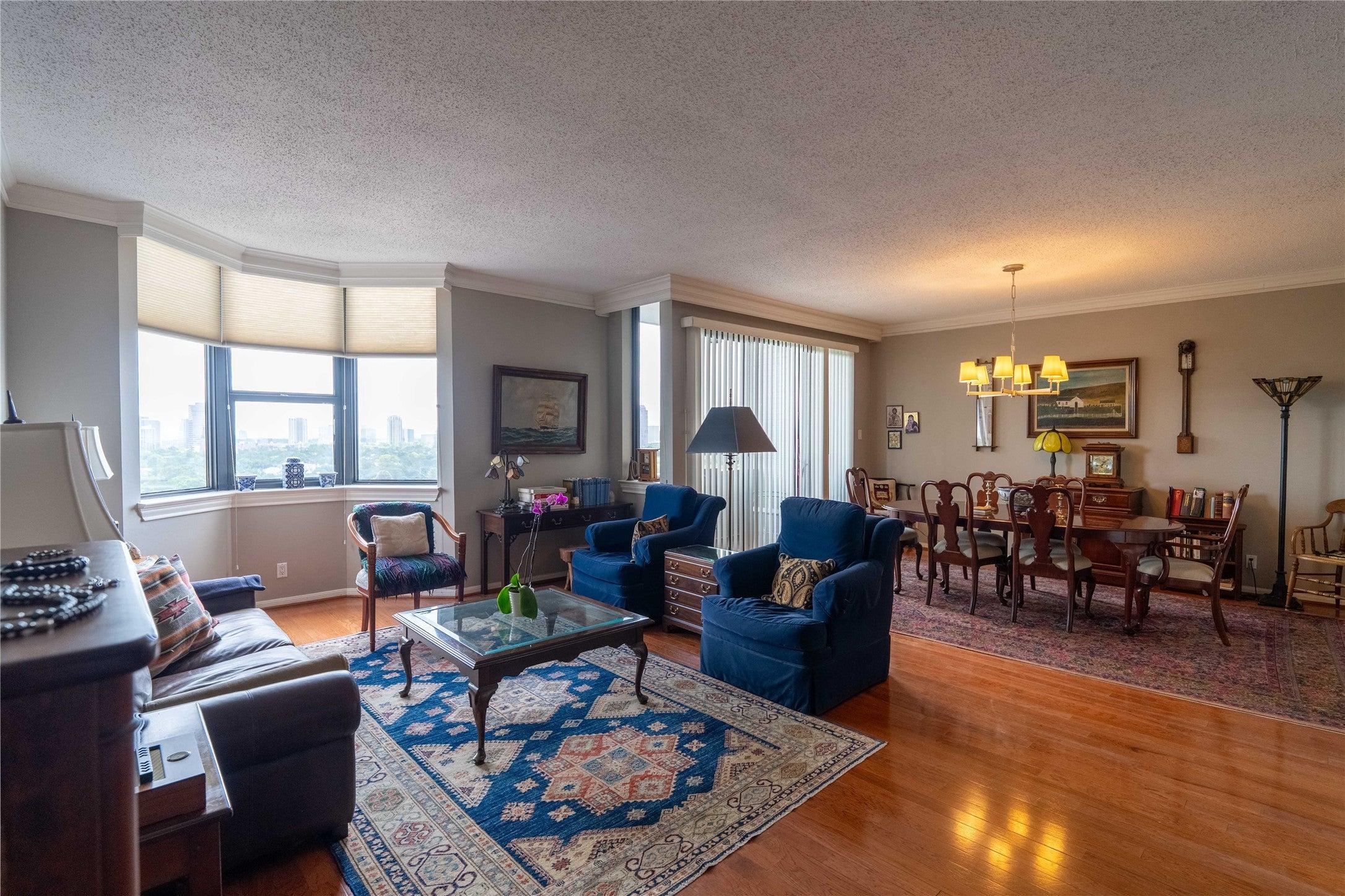 Bering Dr, Houston, TX 77057