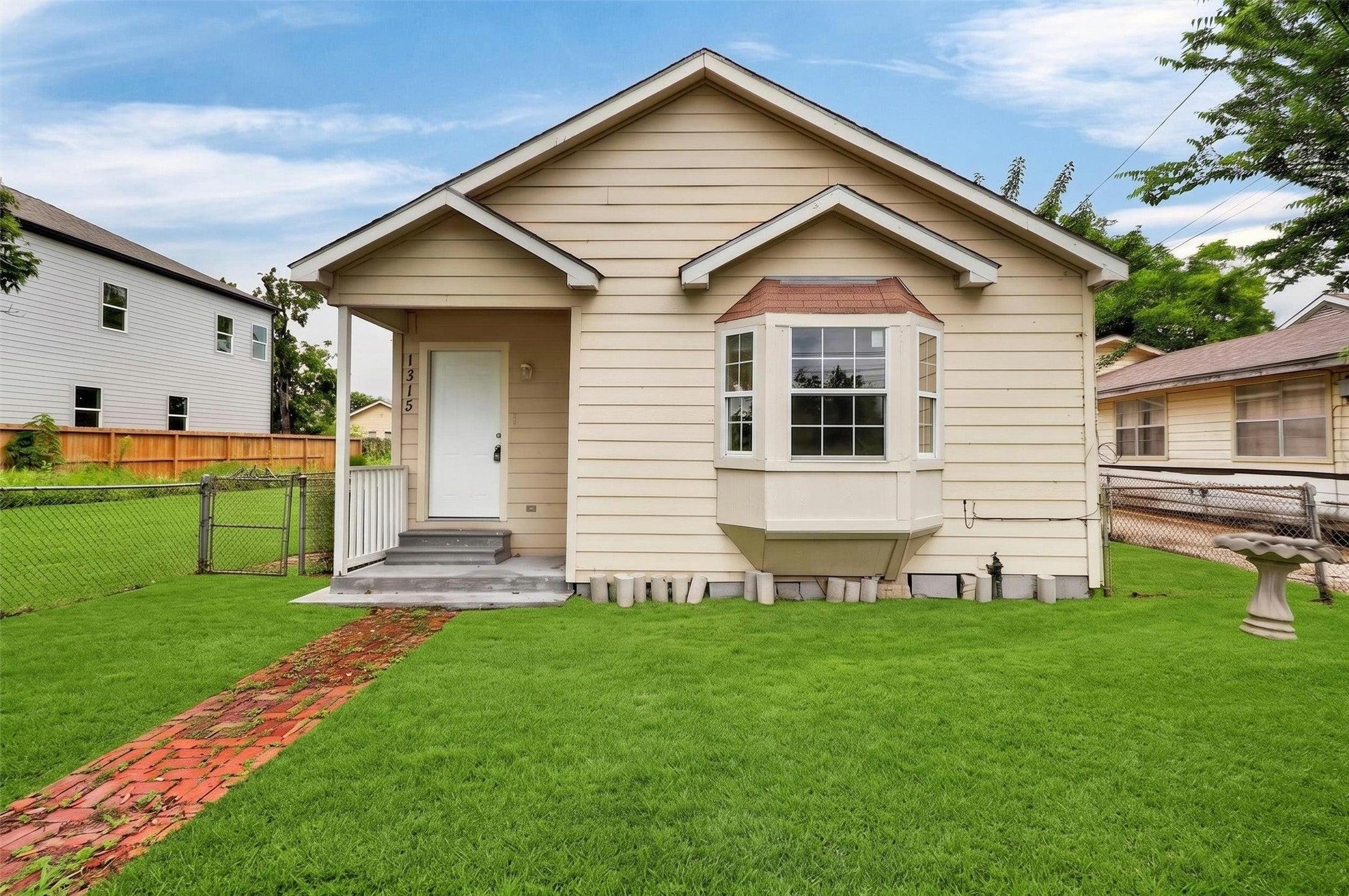 E 33rd St, Houston, TX 77022