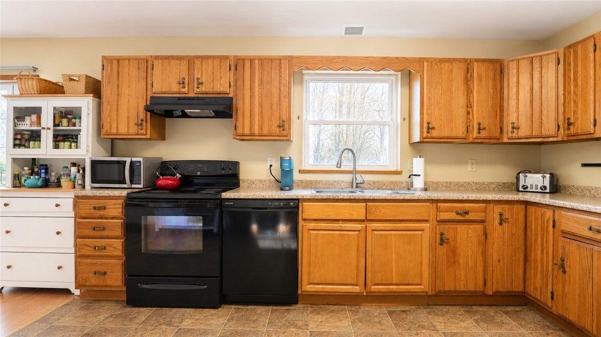 Keli Dr, Seneca Falls, NY 13148