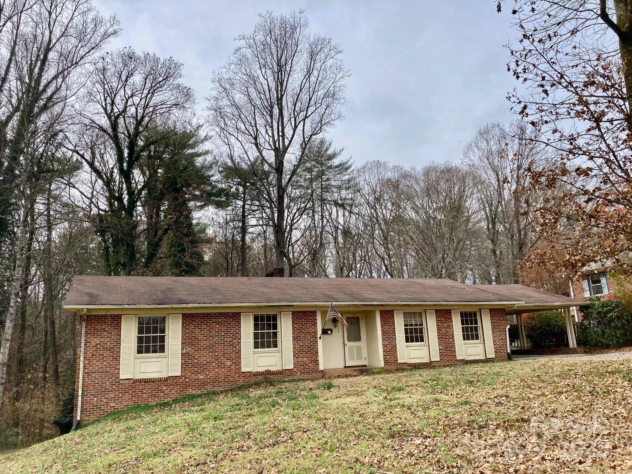 Shady Ln, Wilkesboro, NC 28697