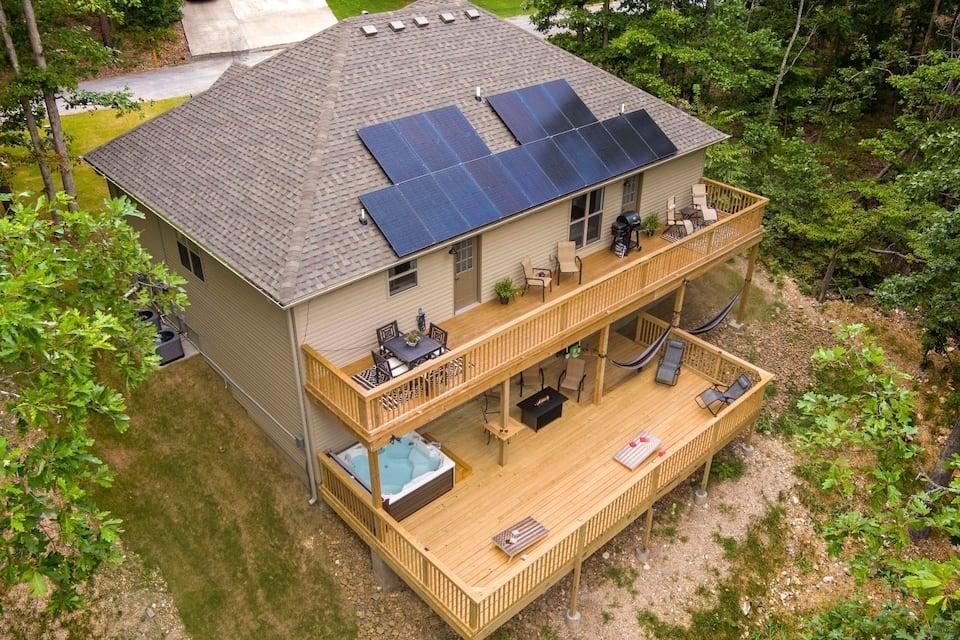 Saint Austell Cir, Bella Vista, AR 72714