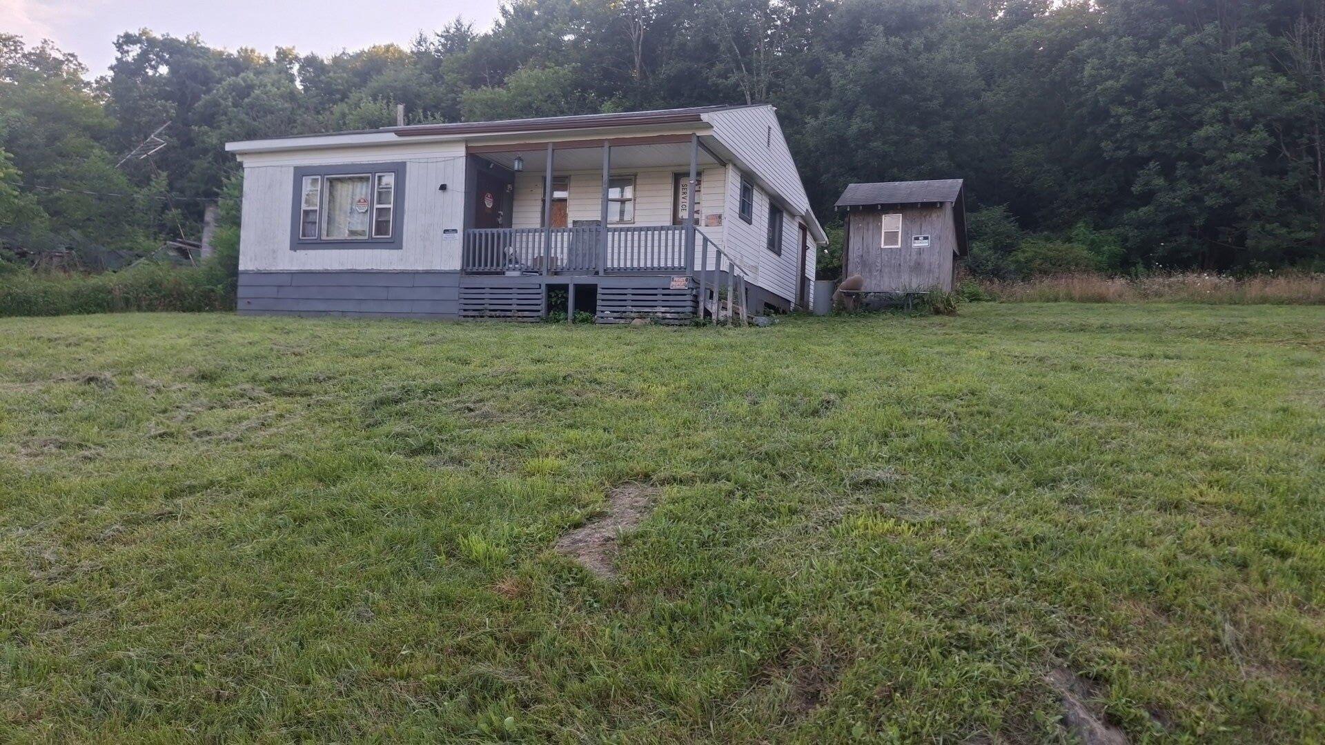 Settlement Dr, Charmco, WV 25958