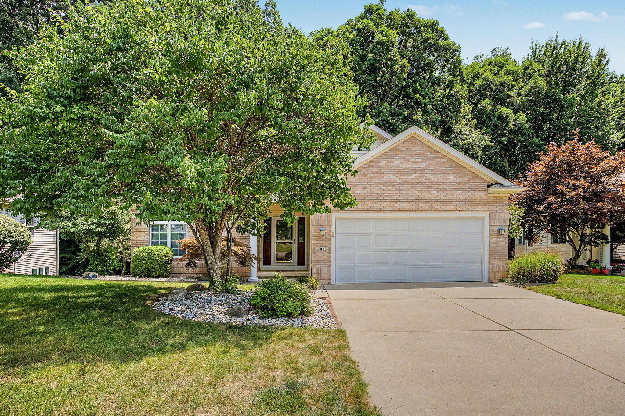 S Wood Dale Dr, Jackson, MI 49203