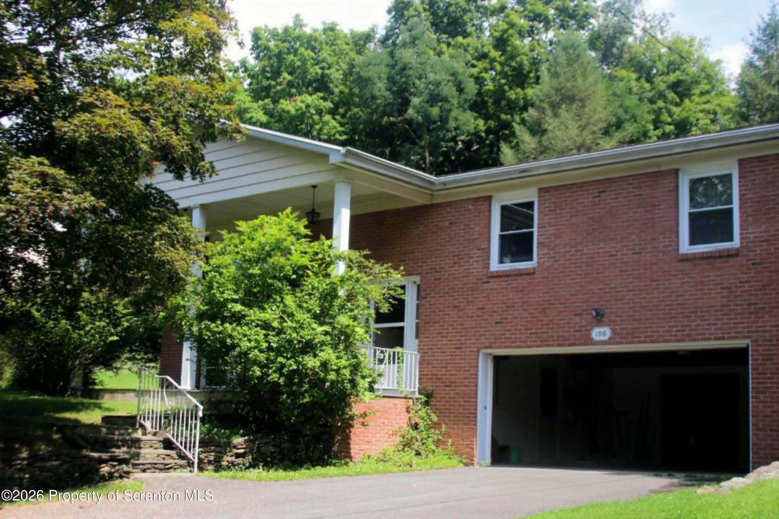 Sturbridge Rd, Clarks Summit, PA 18411