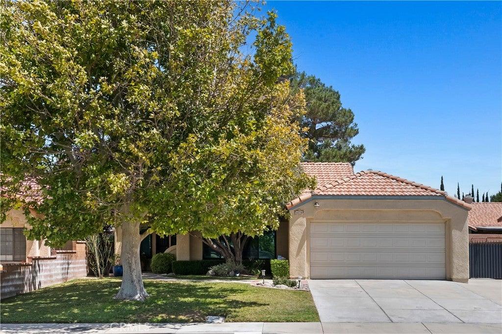 27th St W, Lancaster, CA 93536