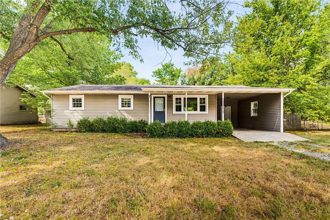 W Holly St, Fayetteville, AR 72703