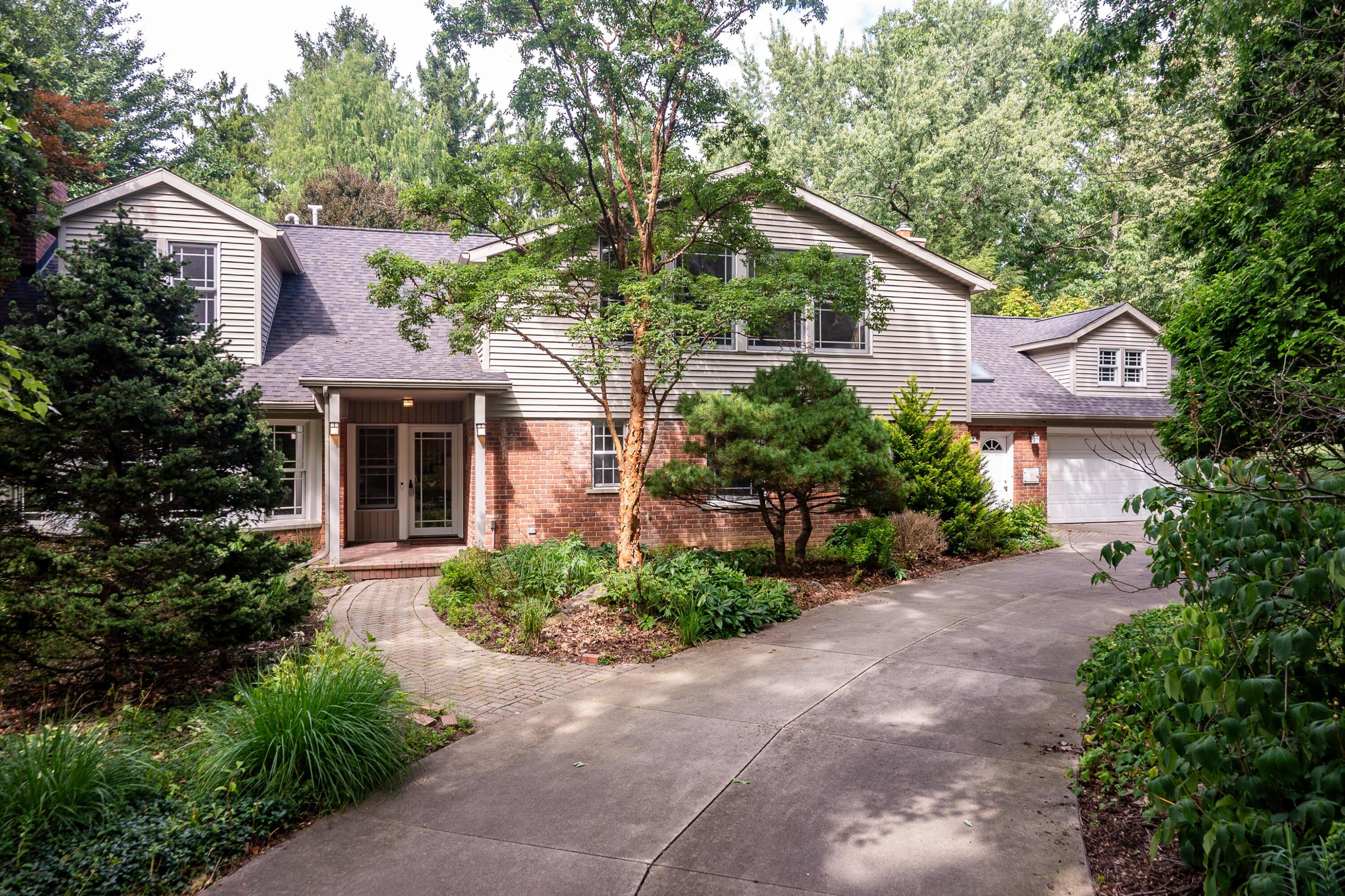 W 13 Mile Rd, Beverly Hills, MI 48025