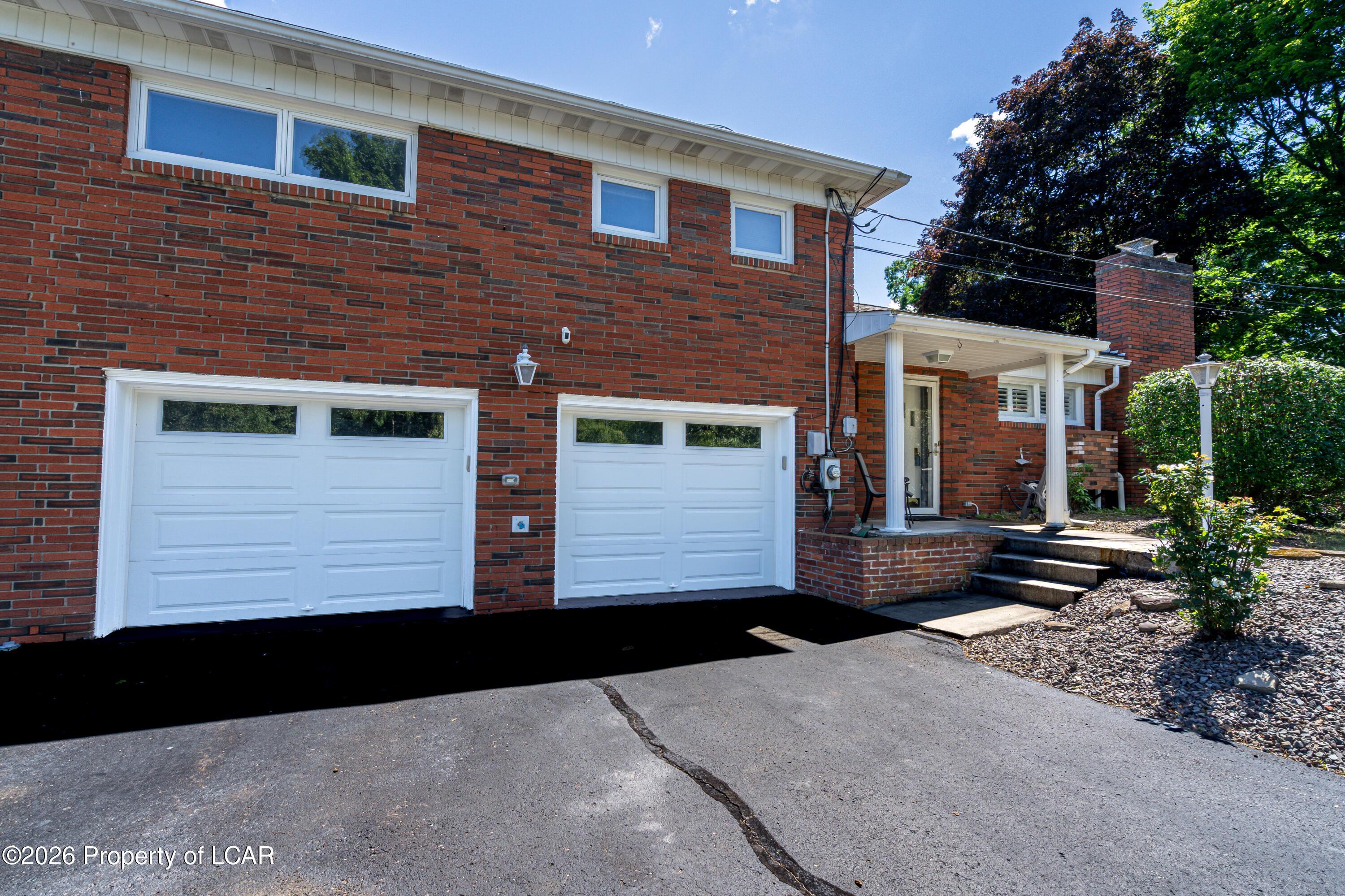 Upper Demunds Rd, Dallas, PA 18612