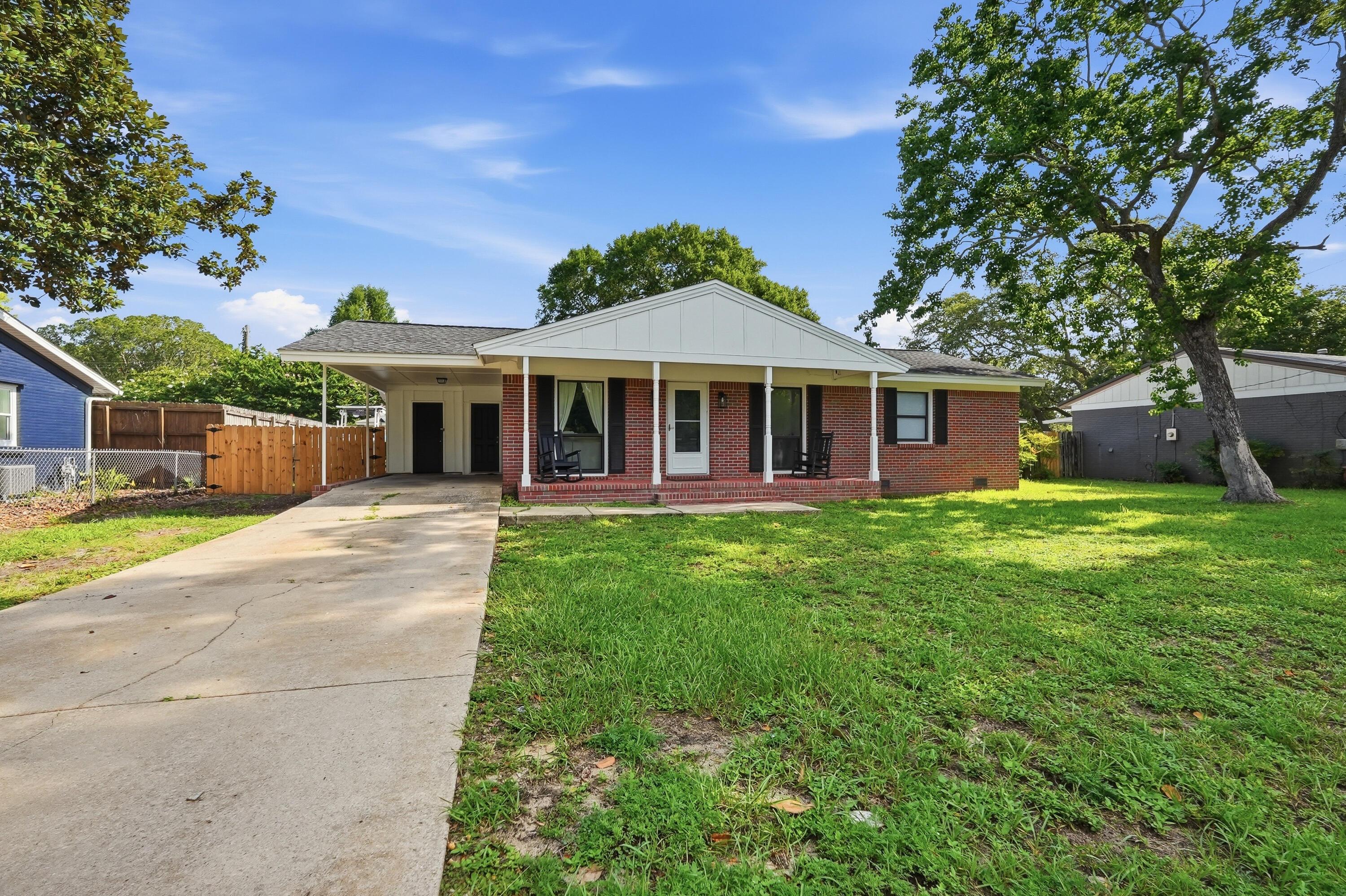 Boyce Dr, Shalimar, FL 32579