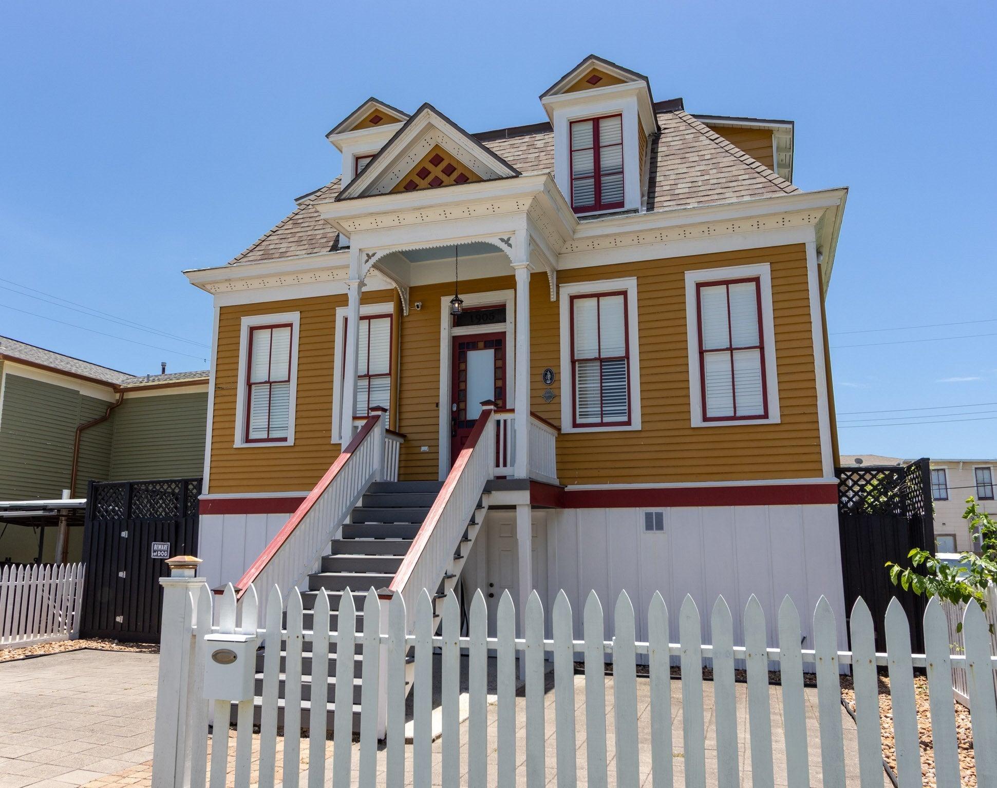 Avenue M 1/2, Galveston, TX 77550
