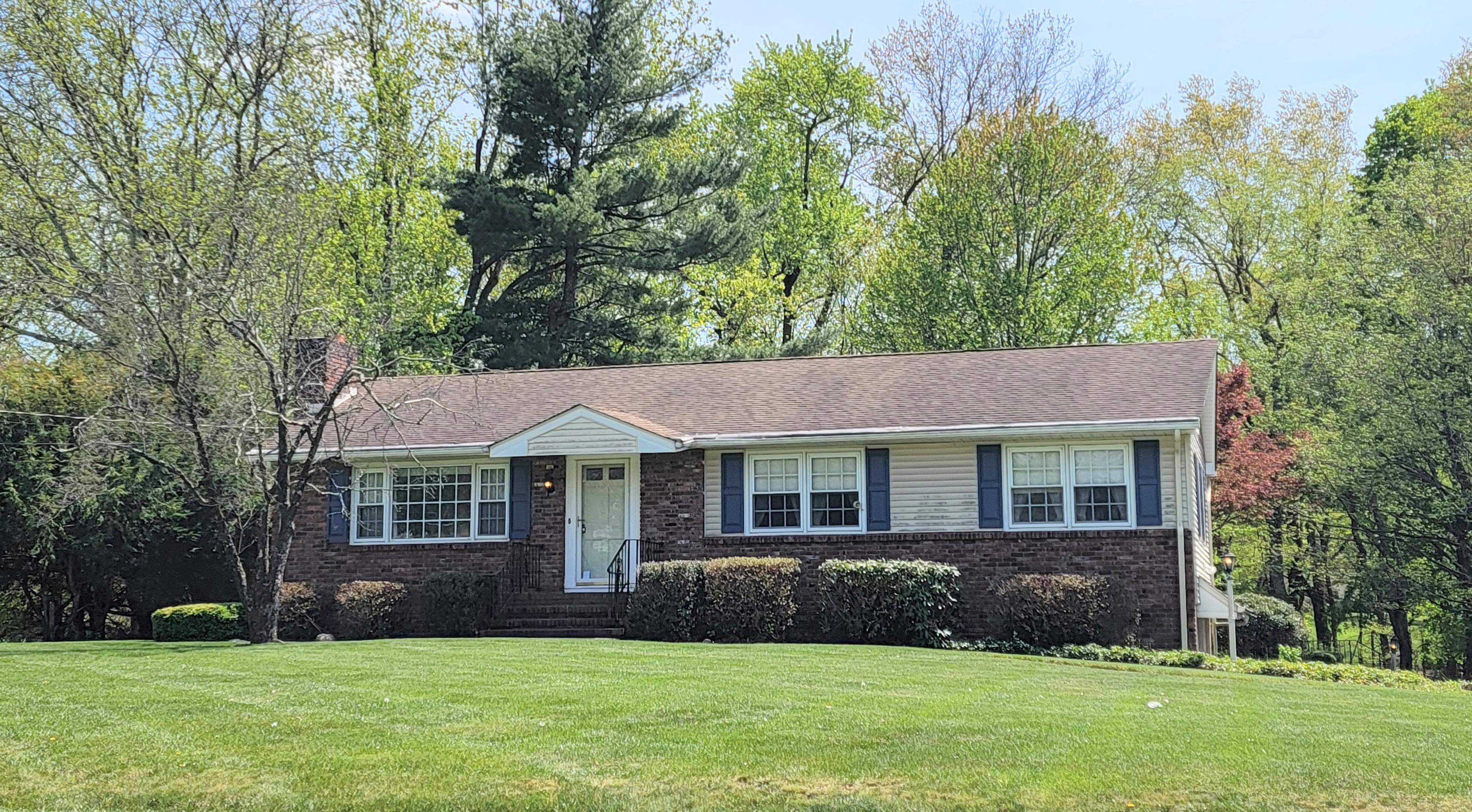 Stony Brook Dr, Bridgewater, NJ 08807