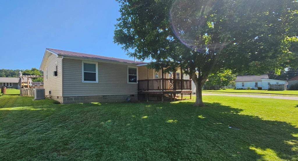 4th St, Louisa, KY 41230