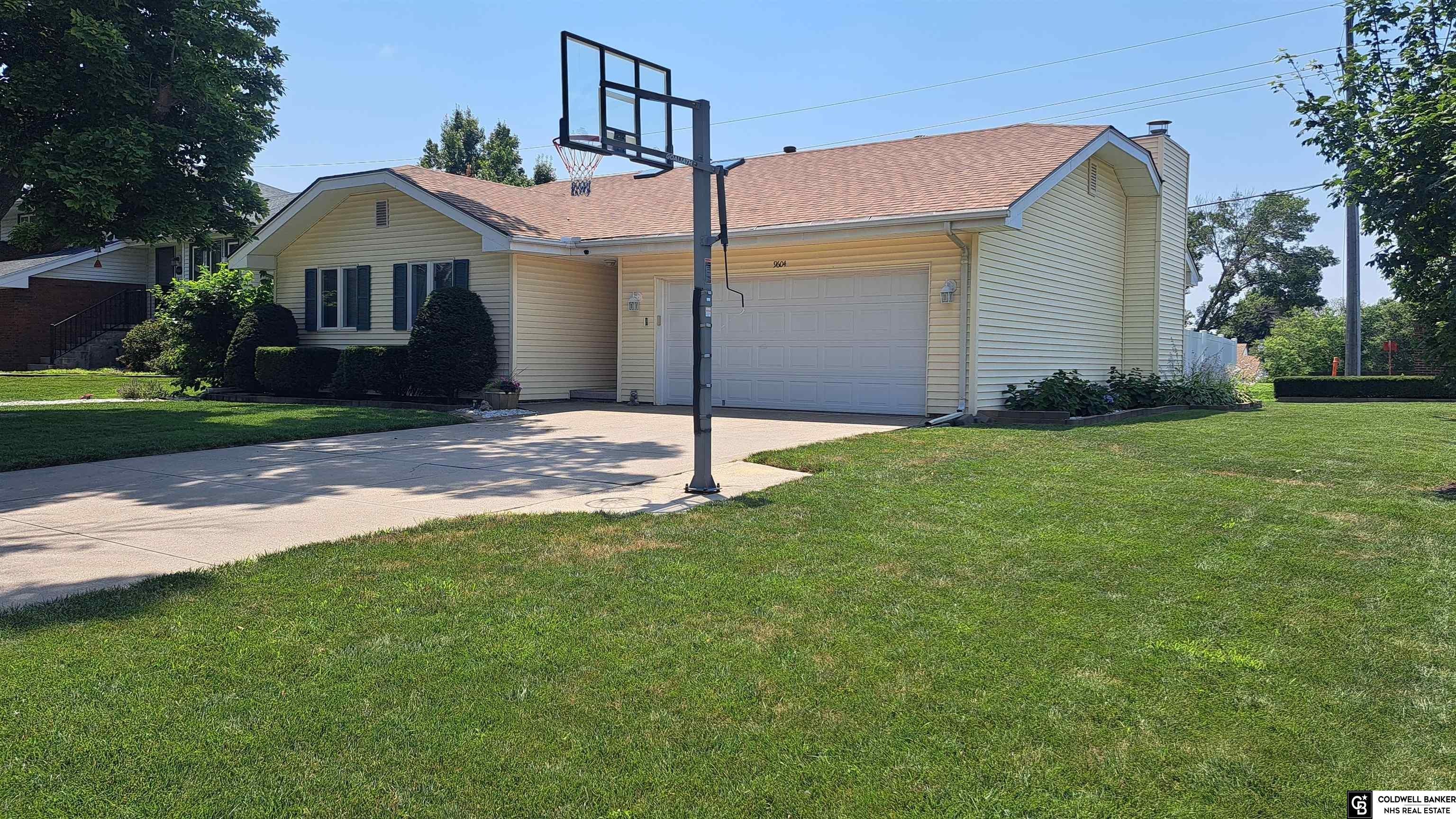S 24th St, Bellevue, NE 68147